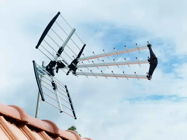 Antenne TNT sur toiture